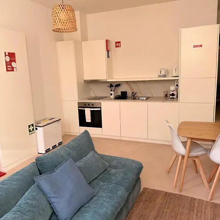 Guindais River View I